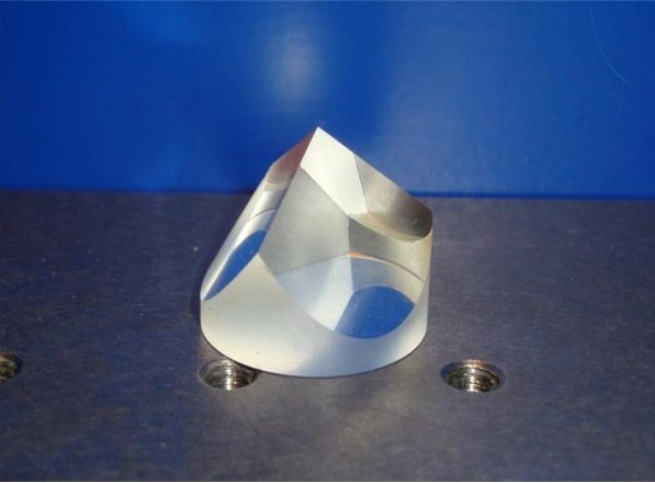 什么是角錐棱鏡？它有哪些光學(xué)作用？