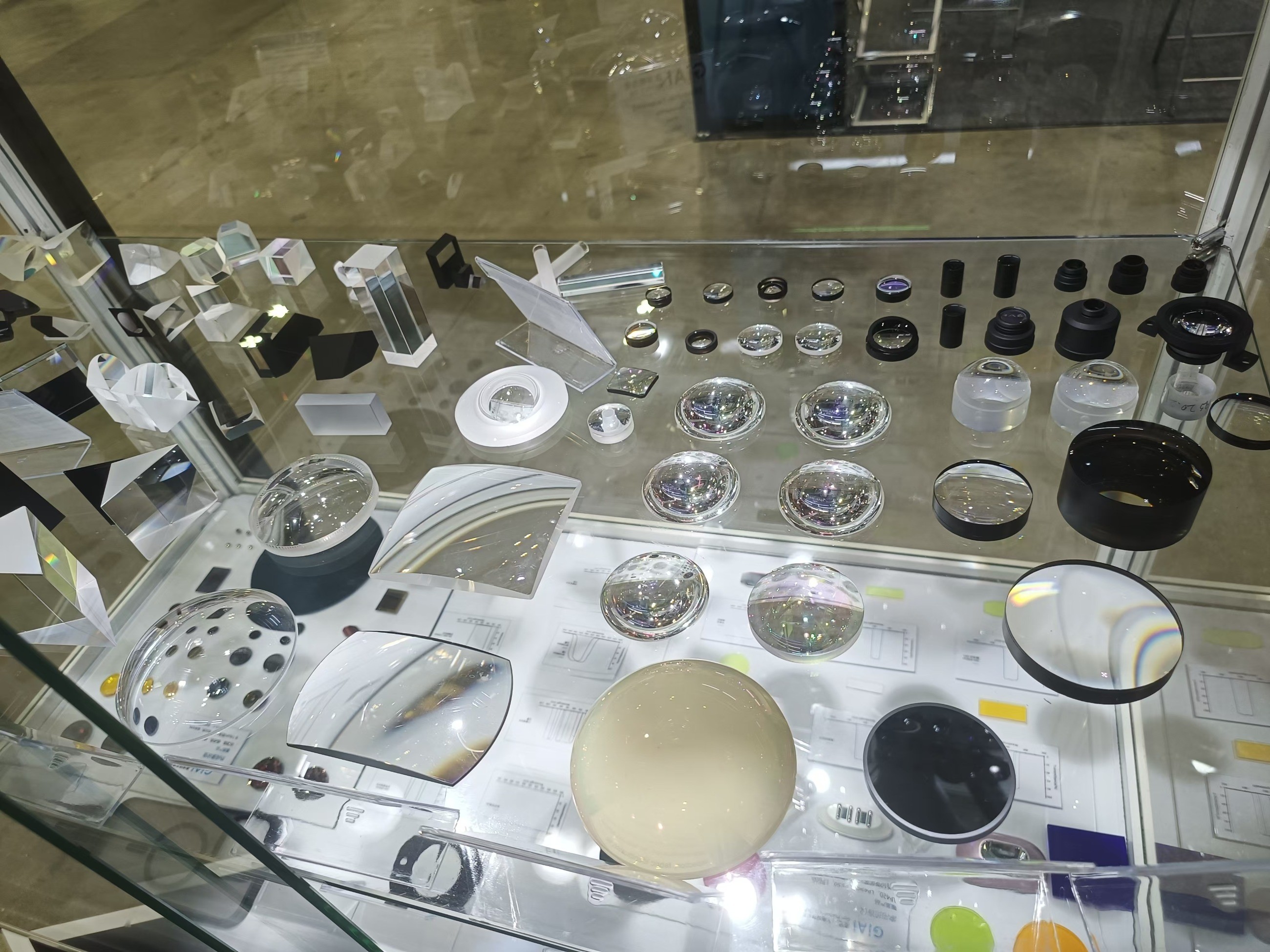 濾光片 非球面點車與一體模壓工藝對比與應用表現